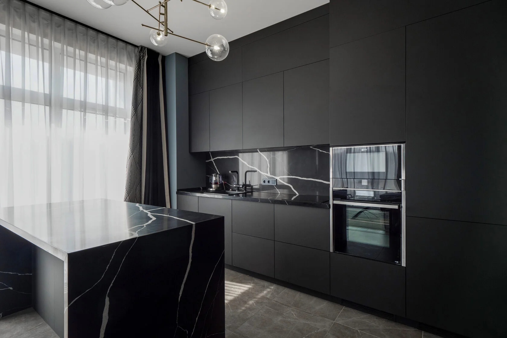 Кухни и столовые