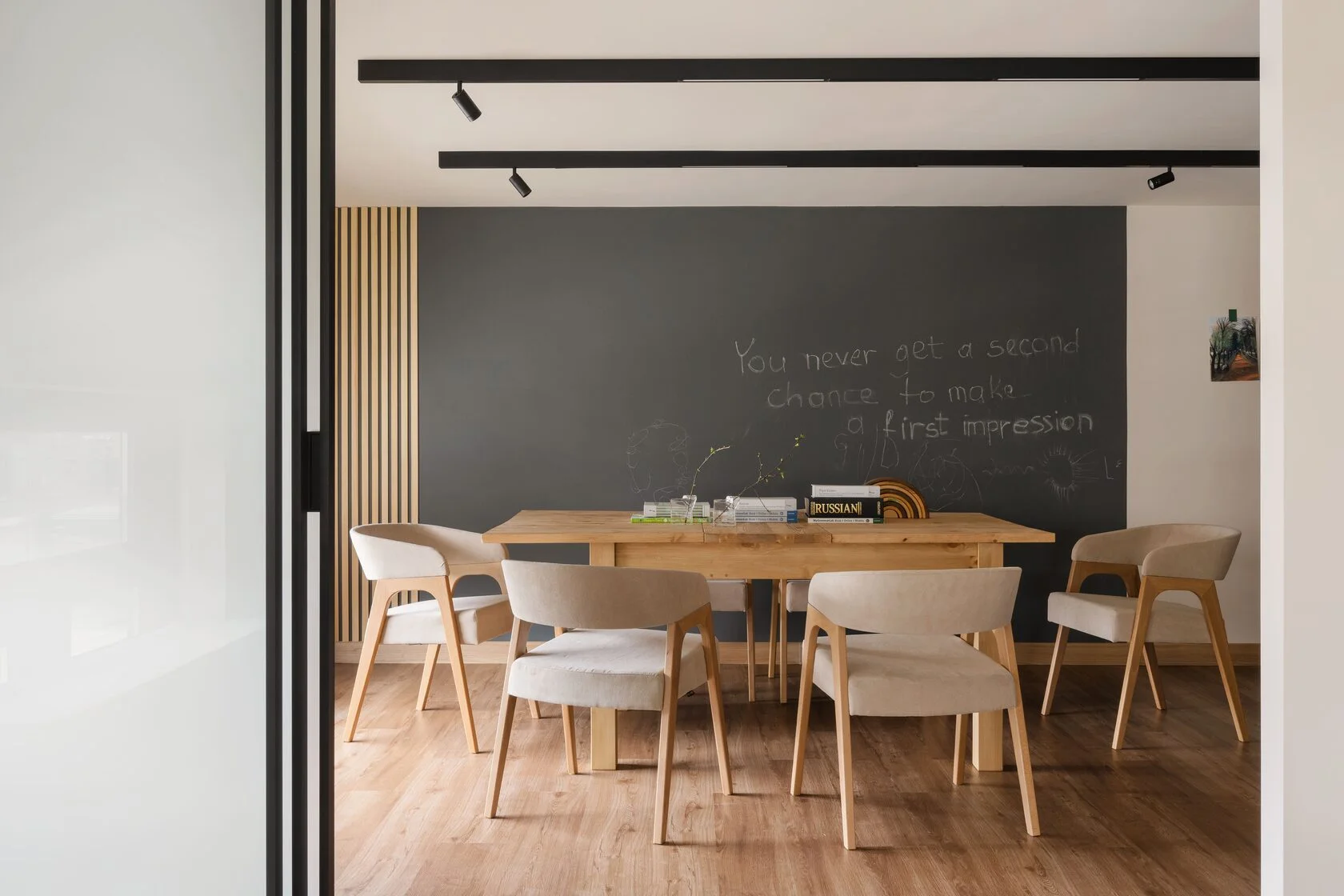 Переговорный стол